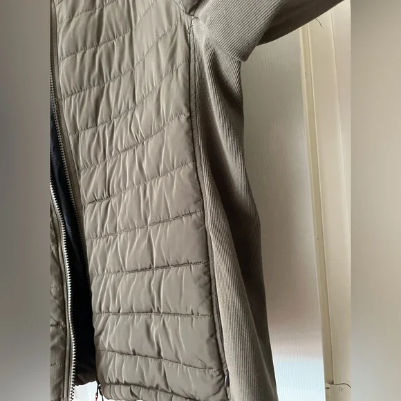 Universal Standard Women’s Puffer in Size 22-24 (Large in Universal Standard) - Picture 6 of 13